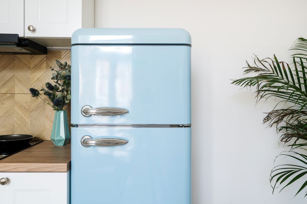 голубой холодильник из нержавеющей стали